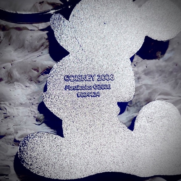 ☃️ Mickey Mouse Keychain - Picture 3 of 5